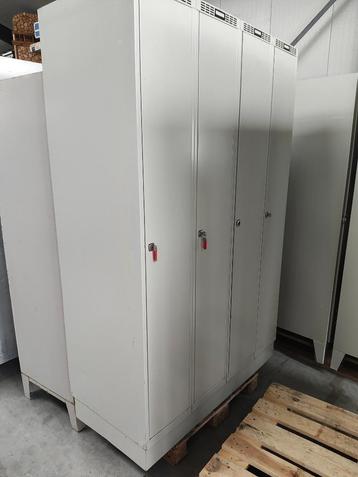 lockerkasten gebruikt met sleutel beschikbaar voor biedingen