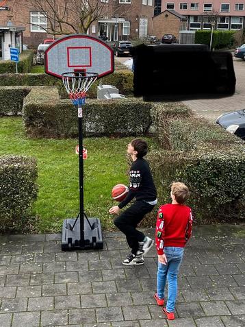 Verstelbare Basketbalring - 205-310 cm beschikbaar voor biedingen