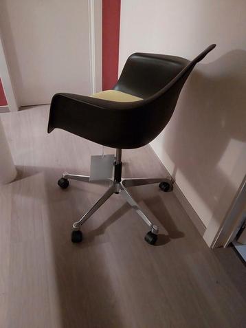 Vitra pacc eamesbureaustoel  nieuw, niet gebruikt. beschikbaar voor biedingen