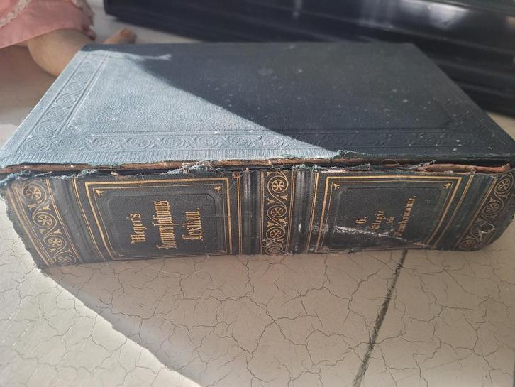 Antiek dik boek uit 1877 foto 1 en 2, Antiek en Kunst, Curiosa en Brocante, Ophalen of Verzenden