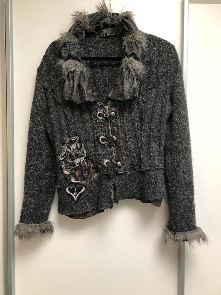 Leuk winters vestje van Juju & Christine, Kleding | Dames, Truien en Vesten, Gedragen, Maat 42/44 (L), Grijs, Ophalen of Verzenden