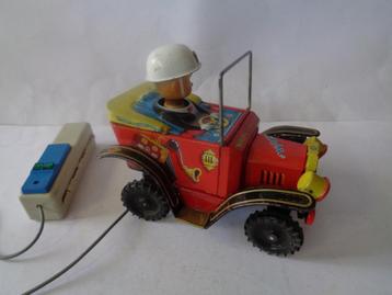 Oude blikken Yone Willy the Walking Car met r/c, Japan beschikbaar voor biedingen