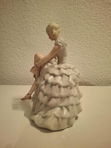 Jugendstil Porselein Collectie balarina beschikbaar voor biedingen