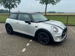 Mini cooper pepper 1.5 136pk met 95000km  bj 2016, Voorwielaandrijving, USB, 4 cilinders, 4 stoelen