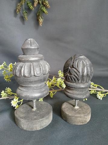 Houten pinakels op voet vintage black beschikbaar voor biedingen