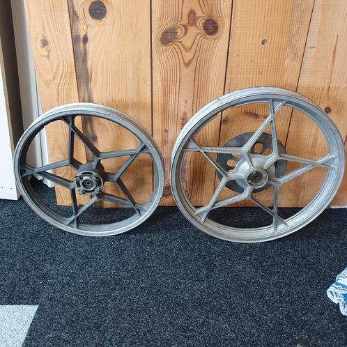 Suzuki brommer voorwiel voorvelg 19 inch 17 inch, Fietsen en Brommers, Brommeronderdelen | Oldtimers, Gebruikt, Overige merken