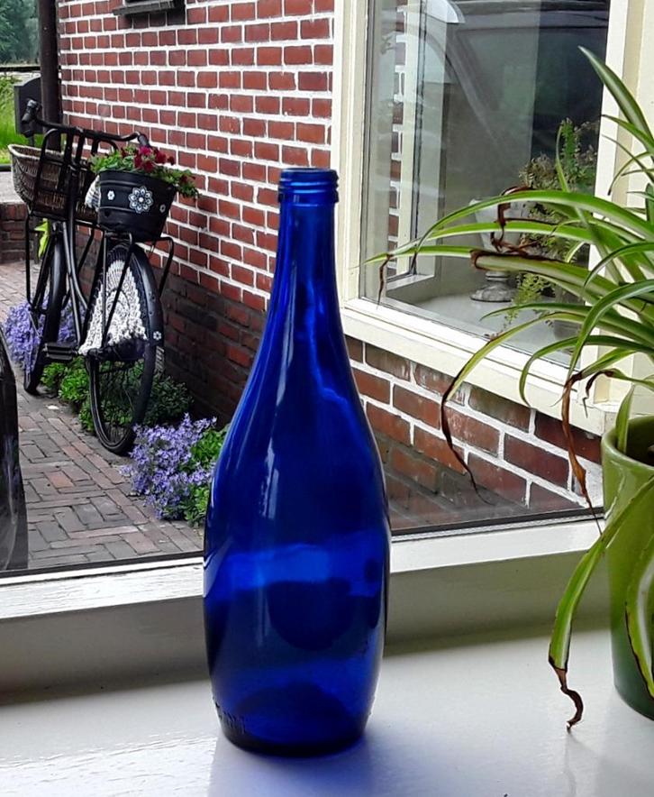 Fles van blauw glas - lege waterfles van tý nant, Huis en Inrichting, Woonaccessoires | Overige, Ophalen of Verzenden