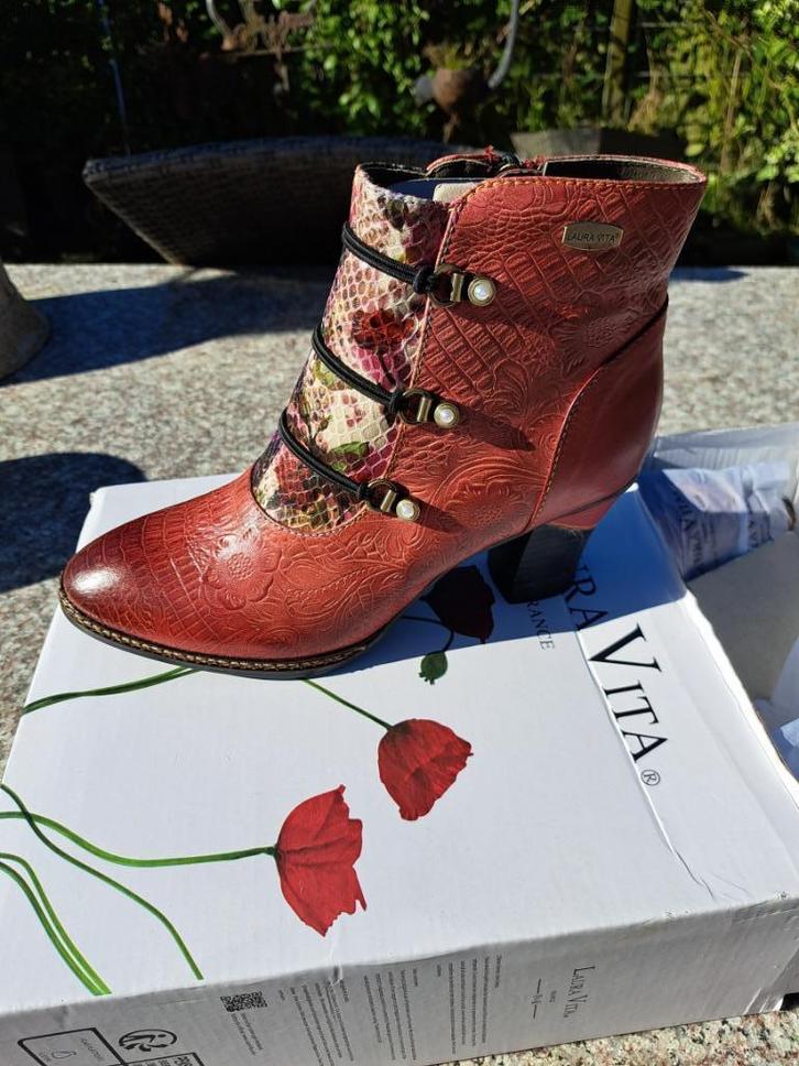 Enkellaarzen Laura Vita, maat 40 Nieuw kleur rood, Kleding | Dames, Schoenen, Nieuw, Lage of Enkellaarzen, Rood, Ophalen of Verzenden