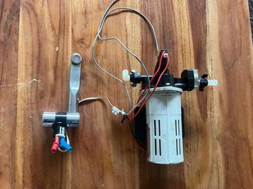 12v waterpomp + Kraan. 1.3 bar Fiamma beschikbaar voor biedingen