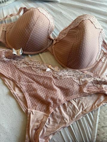 Hunkemoller babyroze lingerie set beschikbaar voor biedingen