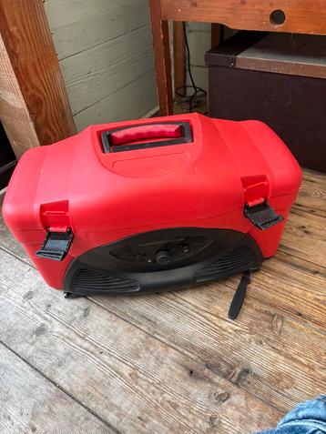 Viskoffer met Ingebouwde Radio en een verassing bij aankoop beschikbaar voor biedingen