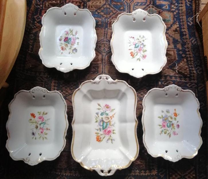 5 antieke porseleinen Biedermeier schalen, Antiek en Kunst, Antiek | Schalen, Ophalen of Verzenden