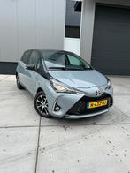 Toyota Yaris 1.5 Vvt-i 111pk 5D 2018 Grijs zeer netjes, Auto's, Toyota, Voorwielaandrijving, Stof, 4 cilinders, Stoelverwarming