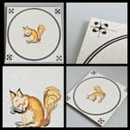 Mangaan tegel, deels polychroom beschilderd,  eekhoorn, Ophalen of Verzenden