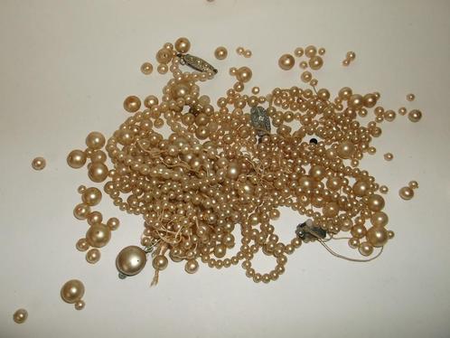 Vintage Kunststof Parels van 3 verschillende Kettingen, Hobby en Vrije tijd, Kralen en Sieraden maken, Gebruikt, Kraal, Ophalen of Verzenden
