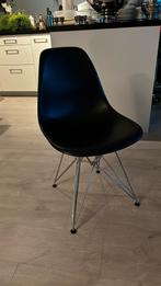 2 Vitra Eames DSR eetkamerstoel Black verchroomd, Huis en Inrichting, Stoelen, Ophalen, Zo goed als nieuw, Zwart, Twee