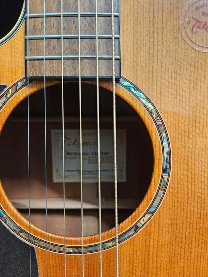 Takamine linkshandige semi-akoestische gitaar met versterker, Muziek en Instrumenten, Snaarinstrumenten | Gitaren | Akoestisch
