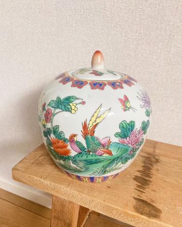 Gemberpot bloemen beschikbaar voor biedingen
