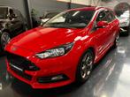 Ford Focus Wagon 2.0 ST-2 250 PK NAVI CLIMA RECARO CARPLAY, 15 km/l, Gebruikt, 4 cilinders, Handgeschakeld