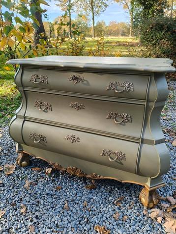 Buikkast, buikkastje, ladenkast beschikbaar voor biedingen