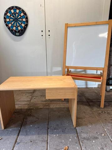 Bureau’tje + White board beschikbaar voor biedingen