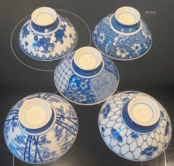 Vintage 5 Japanse blauwwit porseleinen rijst of soepkommen, Antiek en Kunst, Antiek | Porselein, Ophalen of Verzenden