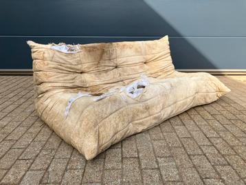 Originele vintage Ligne Roset Togo 3zit om te herstofferen beschikbaar voor biedingen