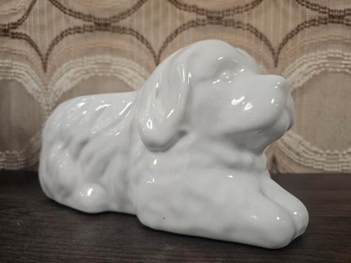 Witte keramiek bloempot hond liggend, Tuin en Terras, Bloempotten, Zo goed als nieuw, Aardewerk, Binnen, Minder dan 40 cm, Minder dan 25 cm
