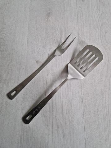 Metalen spatel en vleesvork voor bbq beschikbaar voor biedingen