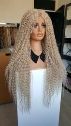 Basic Lace Pruik: Licht Assig Blond, Diepe Krul, Extra Vol, Ophalen of Verzenden, Nieuw, Pruik of Haarverlenging