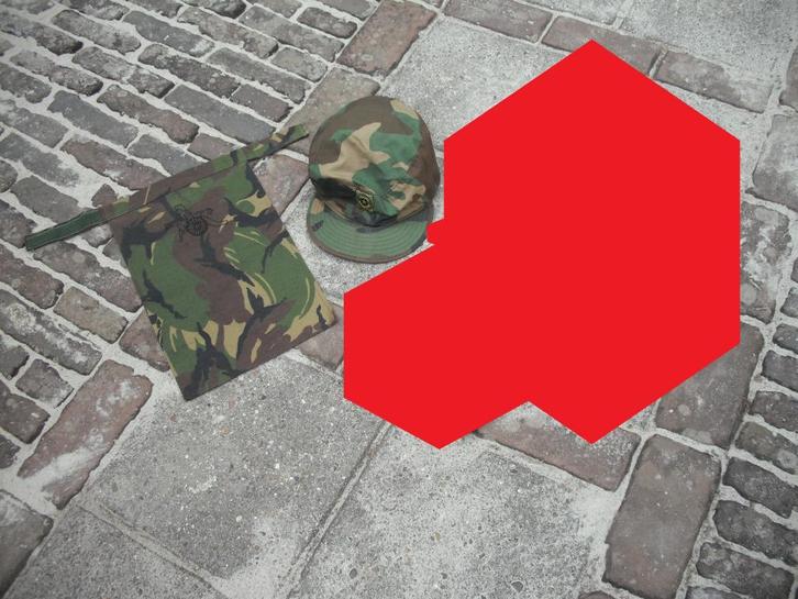 Camouflagepet en Halsdoek van de Koninklijke Landmacht, Verzamelen, Militaria | Algemeen, Landmacht, Embleem of Badge, Nederland