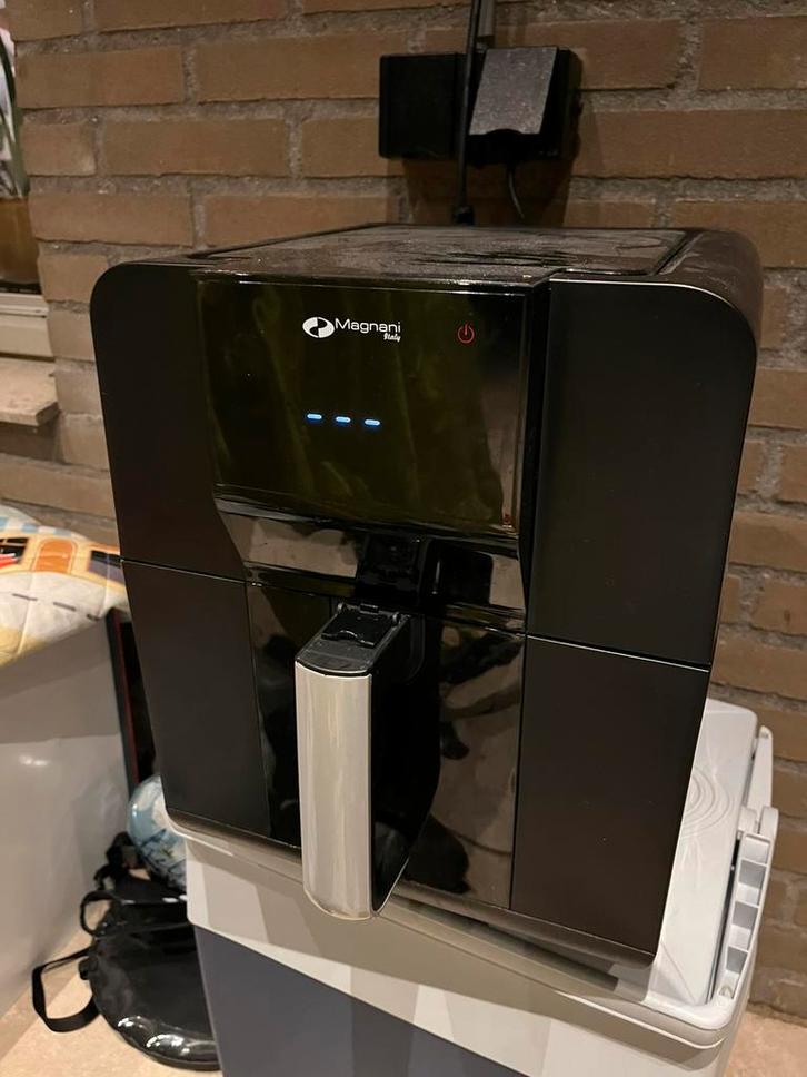 Airfryer Magnani zwart ongeveer 5 liter, Witgoed en Apparatuur, Airfryers, Zo goed als nieuw, Airfryer, 750 t/m 999 gram, Ophalen
