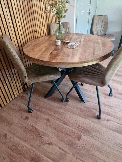 Nette Mango eettafel 115 breed, Huis en Inrichting, Tafels | Eettafels, Zo goed als nieuw, 100 tot 150 cm, Vijf personen of meer