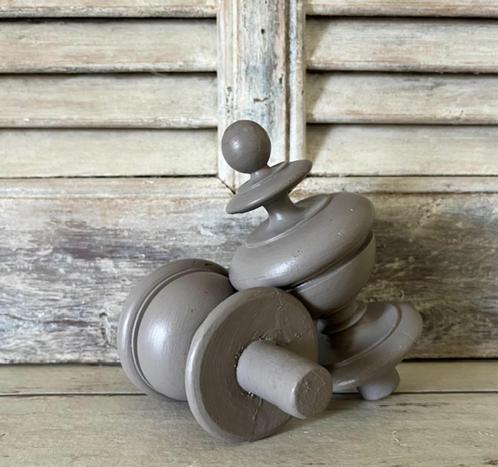 Vintage Franse siertorentjes hout draaiwerk taupe kleurig, Antiek en Kunst, Antiek | Woonaccessoires, Ophalen of Verzenden