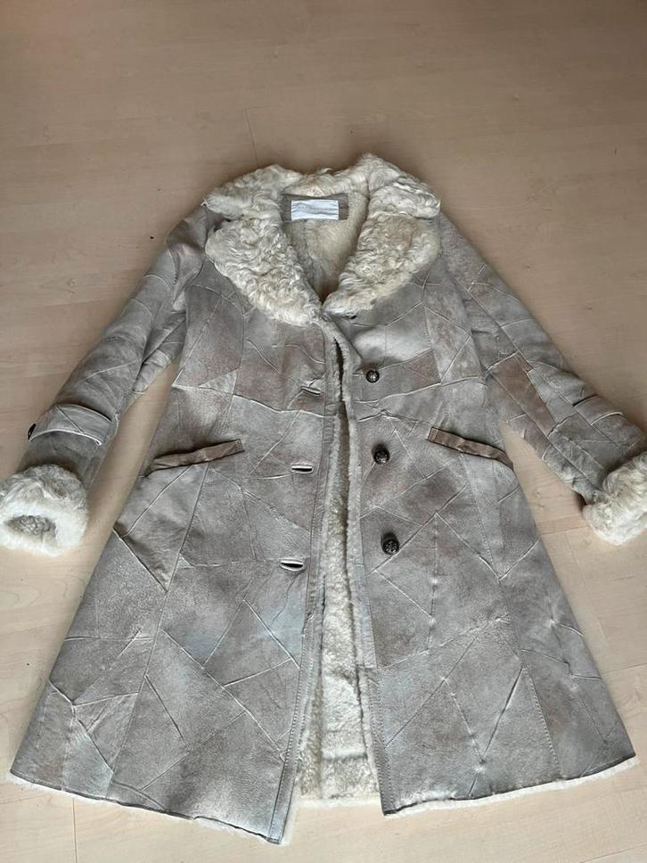 Alexandra echte VINTAGE lammy coat echt vacht mt36, Kleding | Dames, Jassen | Winter, Gedragen, Maat 36 (S), Beige, Ophalen of Verzenden