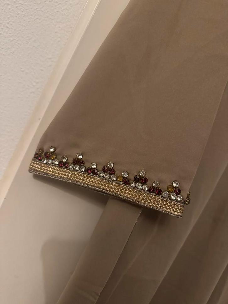 Leuke Kaftan Taupe Maat S, Kleding | Dames, Jurken, Gedragen, Maat 36 (S), Beige, Onder de knie, Ophalen of Verzenden