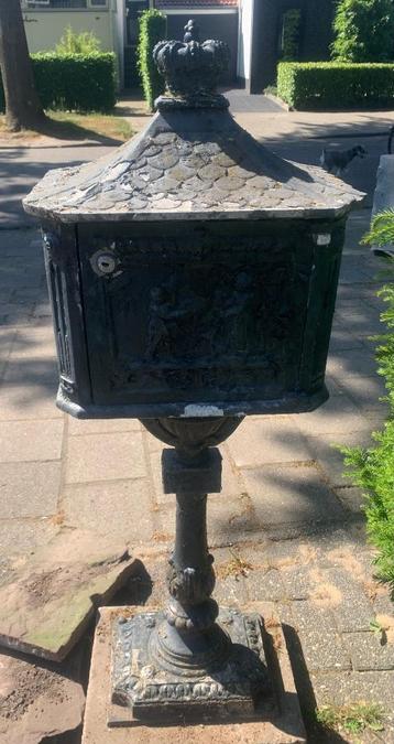  giet ijzeren brievenbus ( vintage) beschikbaar voor biedingen