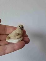Zeehond van kunsthars zittend op een ijsschots 5x4x4cm, Verzamelen, Beelden en Beeldjes, Ophalen of Verzenden, Zo goed als nieuw