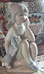 Porseleinen jongen met hond uit Spanje, Antiek en Kunst, Antiek | Porselein, Ophalen of Verzenden