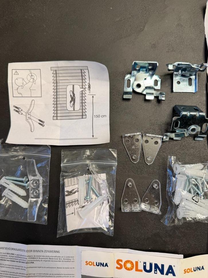 Bevestigingen voor SOLUNA jaloezieën van Hornbach, Huis en Inrichting, Stoffering | Gordijnen en Lamellen, Nieuw, Ophalen