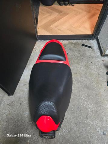 Aprilia SR Buddyseat - Nieuw Bekleed beschikbaar voor biedingen