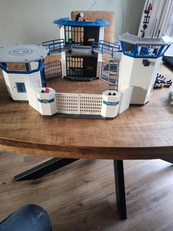 Playmobil politie bureau /kazerne beschikbaar voor biedingen