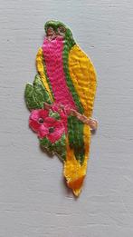 Oud Turmac zijdje,  papagaai in geel, groen, roze op tak, Hobby en Vrije tijd, Naaien en Fournituren, Applicatie, Ophalen of Verzenden