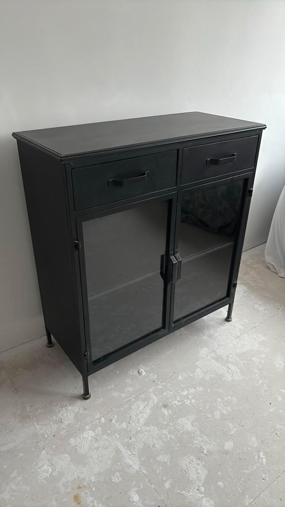 Stalen vitrine kast zwart industrieel, Huis en Inrichting, Kasten | Dressoirs, Zo goed als nieuw, 50 tot 100 cm, 25 tot 50 cm
