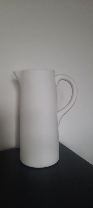 Witte Kan van Aardewerk beschikbaar voor biedingen