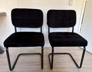 2 zwarte Kick eetkamerstoelen