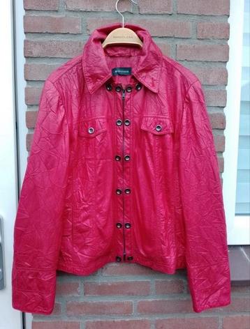 Prachtige jas van WITTEVEEN, L44 rood beschikbaar voor biedingen
