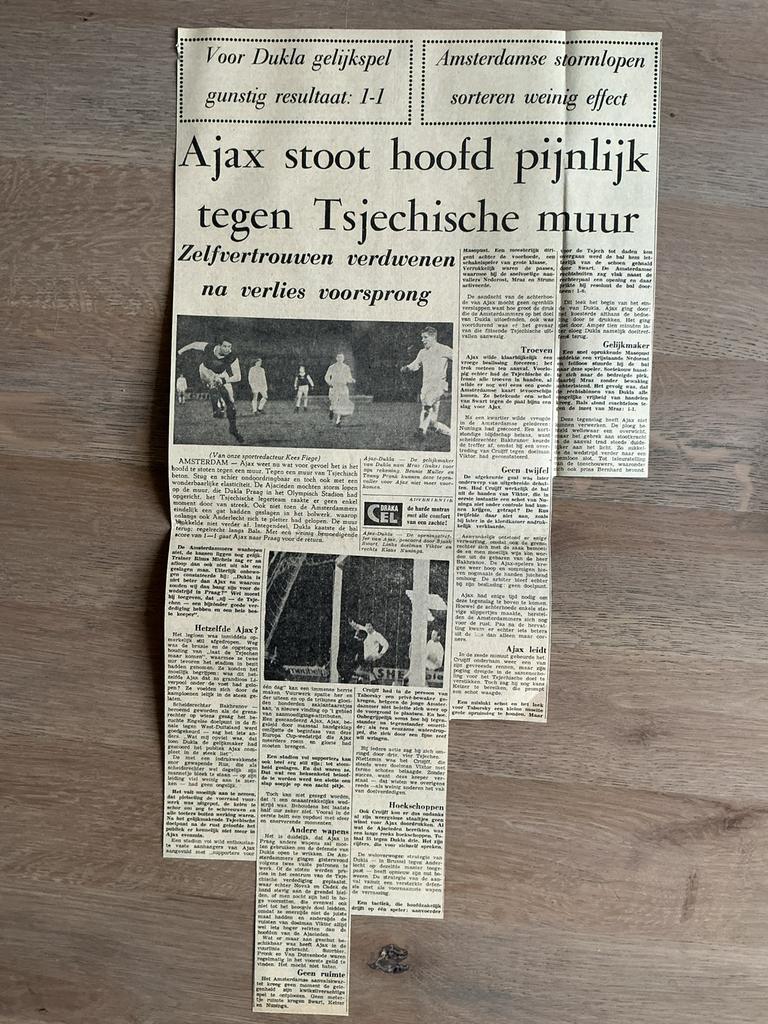 Voetbal krantenartikel Ajax Dukla Praag maart 1967 .., Ophalen of Verzenden, 1960 tot 1980, Knipsel(s)