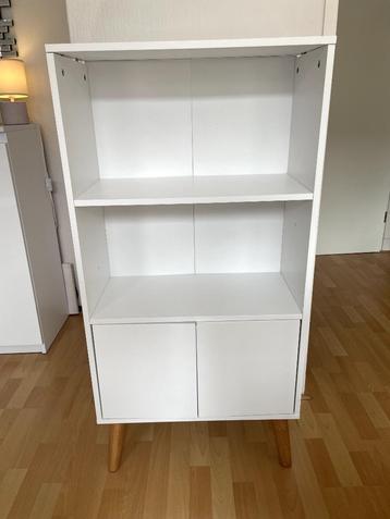  Stijlvolle Witte Boekenkast – Compact, Tijdloos 