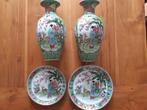 Lot van 2 Japans porseleinen vazen en 2 borden (1900)., Verzenden